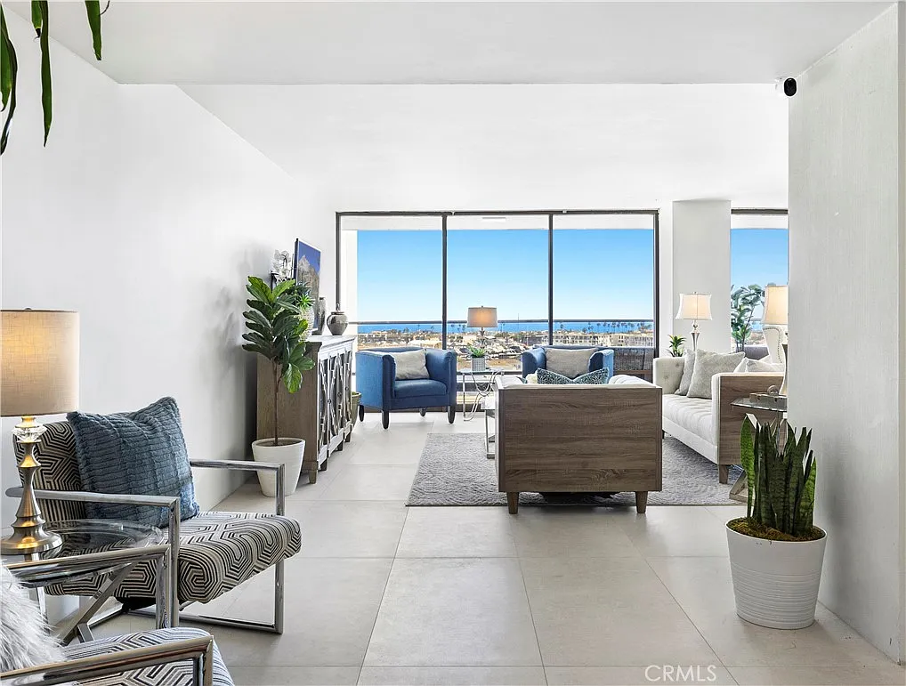 2 bed, 2.5 bath, 1860 sqft, $20,000 — Photo 2