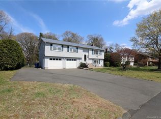 27 Broadleaf Cir, Windsor, CT 06095