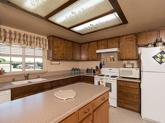3rd image of 251 Silverwood Ct