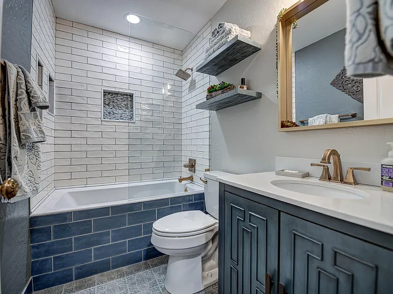 426 N Alder St — Photo 22
