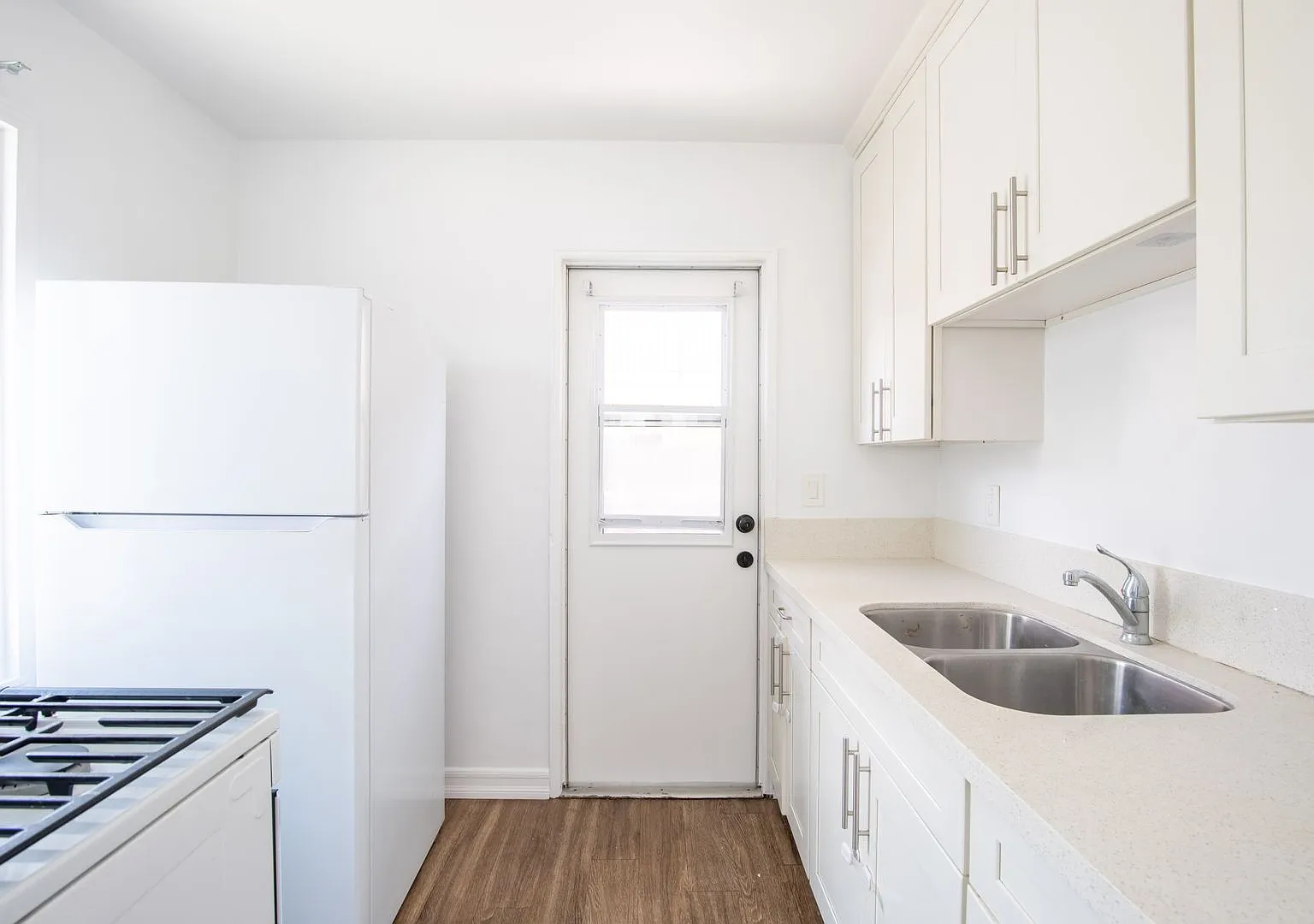 320 G St — Photo 4