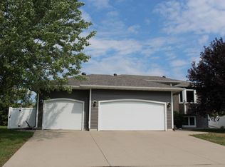 1205 44th Ave N, Fargo, ND 58102