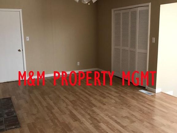 1120 FOXHALL WAY LIVING ROOM