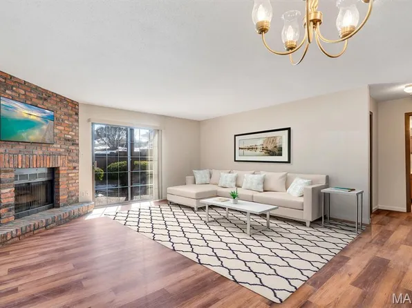 1436 Heritage Lndg APT 108, Saint Charles, MO 63303