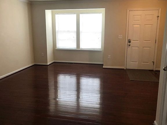 4th image of 212 Summerfield Dr