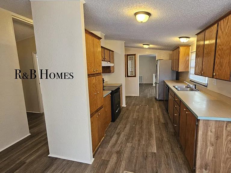 326 Johnston Dr — Photo 3