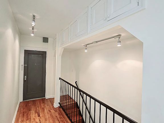 5th image of 325 1st St APT A8