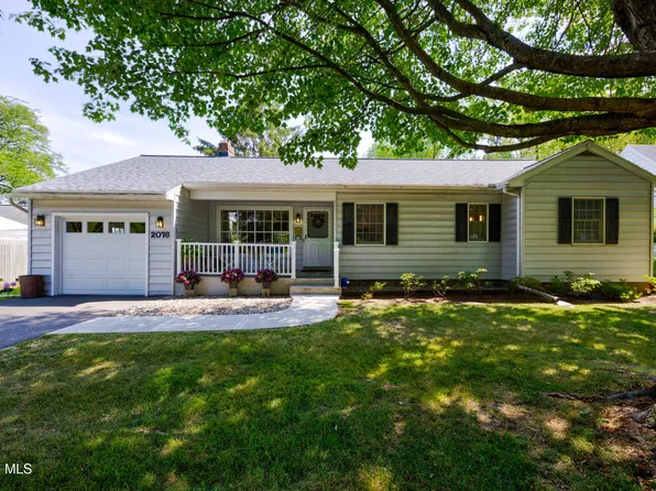 2076 Baker Avenue, Niskayuna, NY 12309