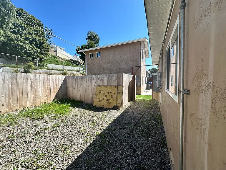 8128 Dodie St — Photo 14