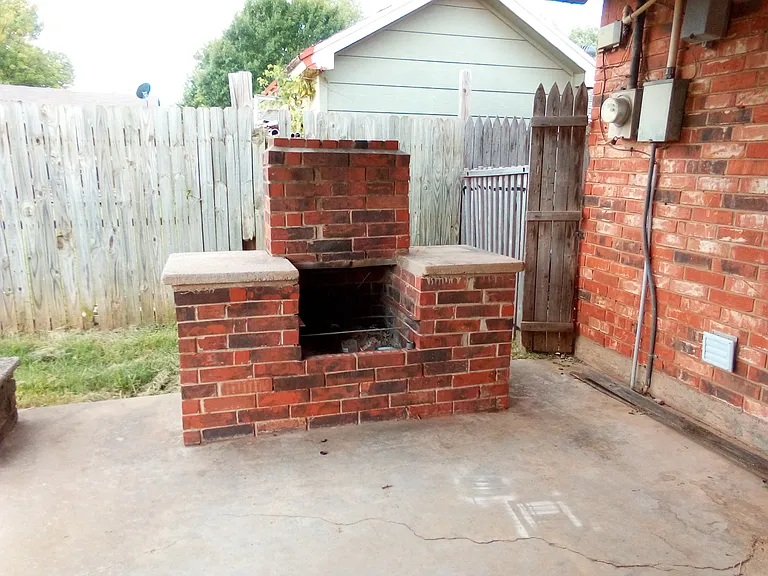 312 E Cedar Ln — Photo 23