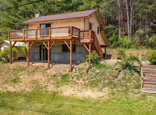 21 Barkers Ln, Clyde, NC 28721