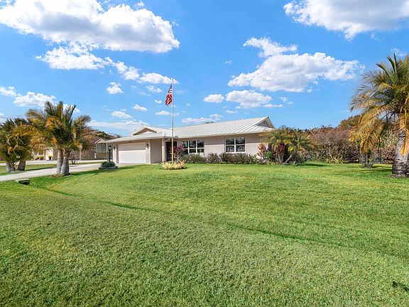 2nd image of 2033 SE Allamanda Drive