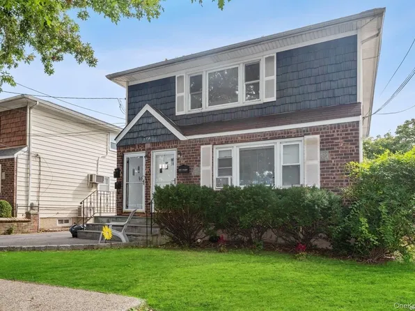 176 Nassau Blvd APT 1, Garden City, NY 11530