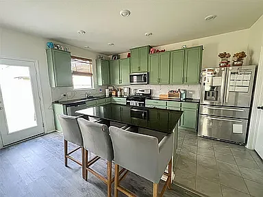 3 bed, 2.5 bath, 2222 sqft, $2,000 — Photo 3