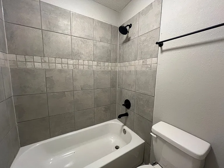 571 Loraine Rd — Photo 11