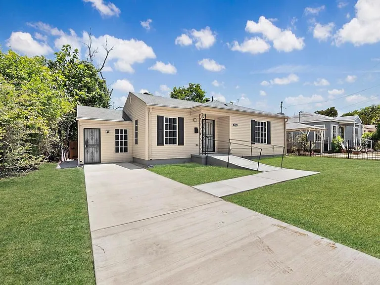 2538 Stovall Dr — Photo 2
