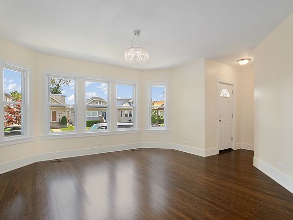 3rd image of 5716 W Leland Ave