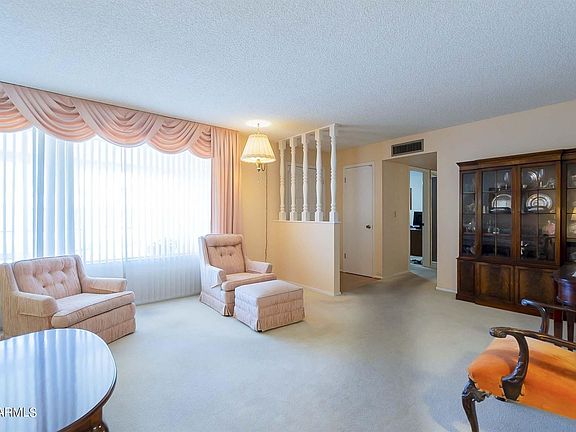 5th image of 517 S Rosemont