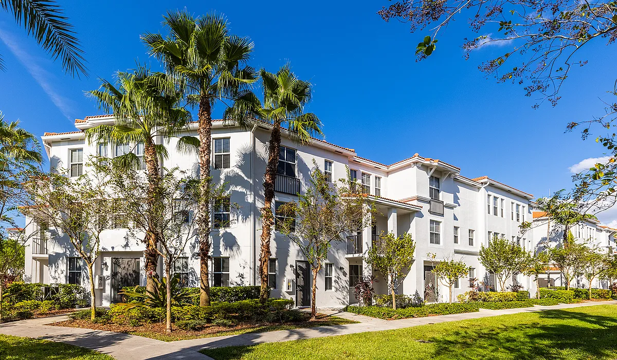Walkable grounds at your new community - City Center On 7th