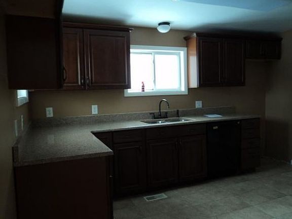 3rd image of 221 Park St