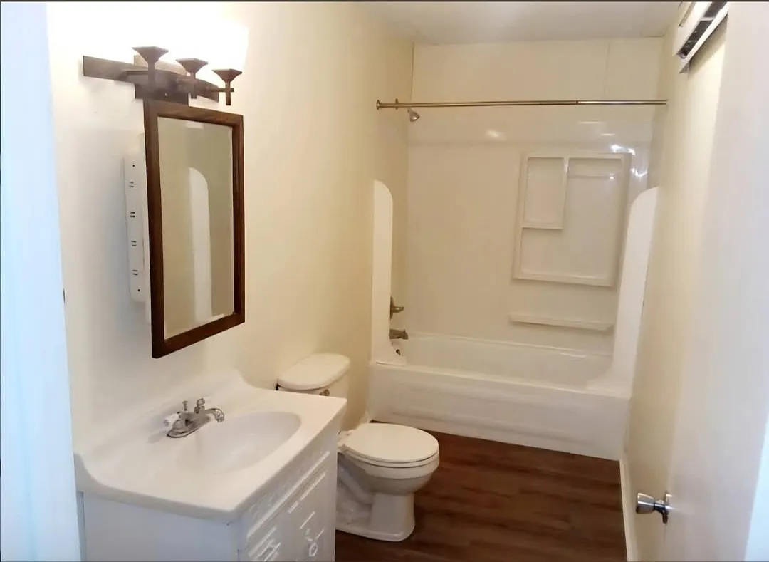 434 W Madison St — Photo 4