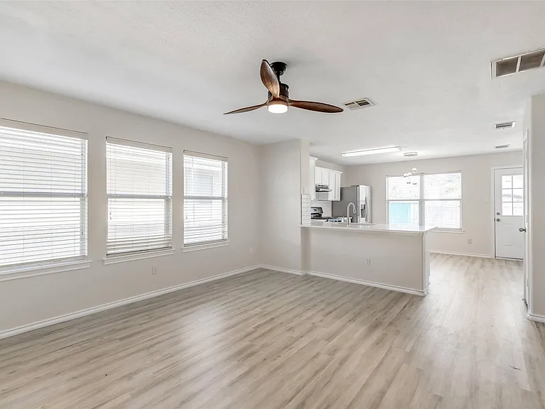 3207 Barksdale Dr — Photo 3
