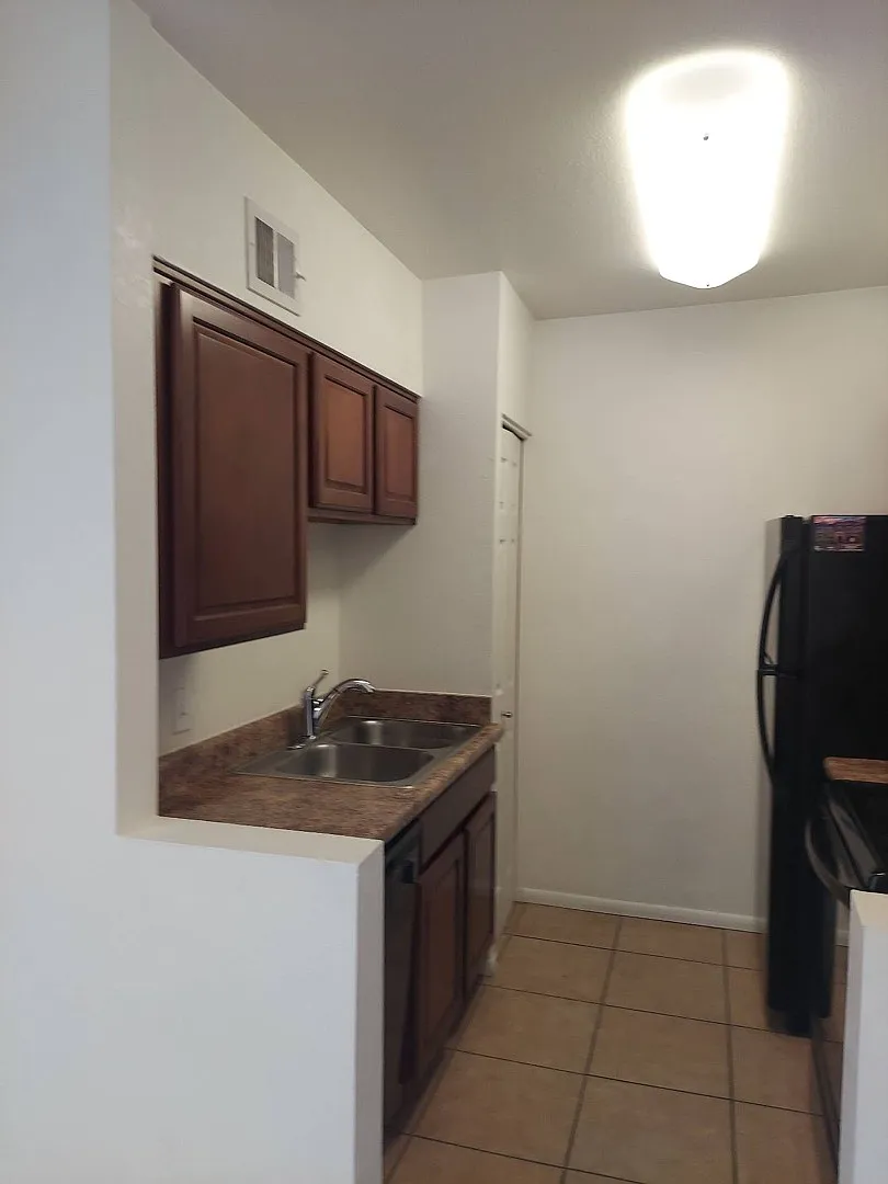 1745 E Glenn St - 201 — Photo 3