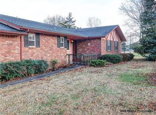 15765 Lakeview Dr, Lowell, AR 72745