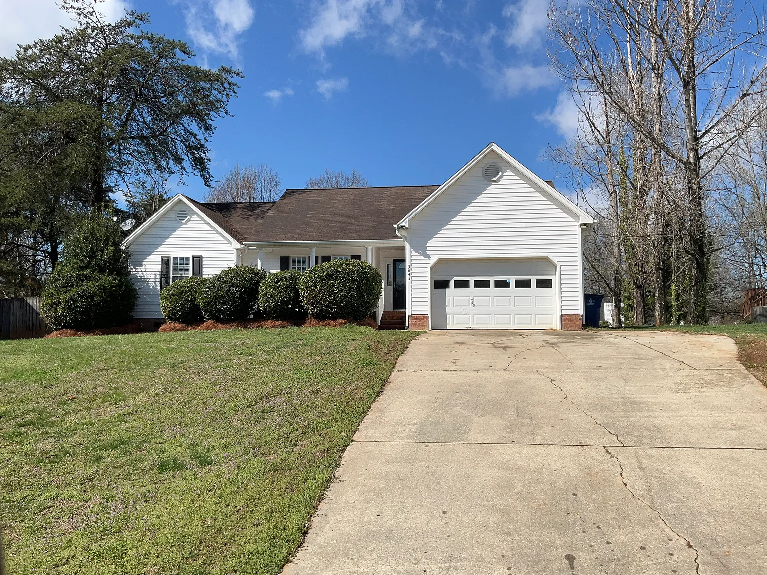 3 bed, 2.0 bath, 1406 sqft, $1,740 — Photo 1