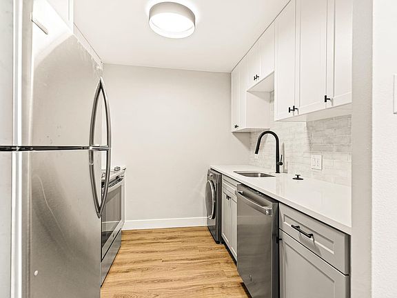 3rd image of 158 S Emerson St #404