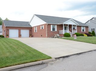 172 Greenbrier Ln, Davisville, WV 26142