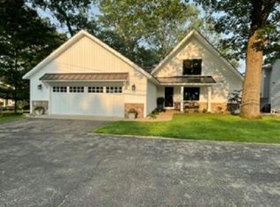9703 Woodlawn Dr, Portage, MI 49002