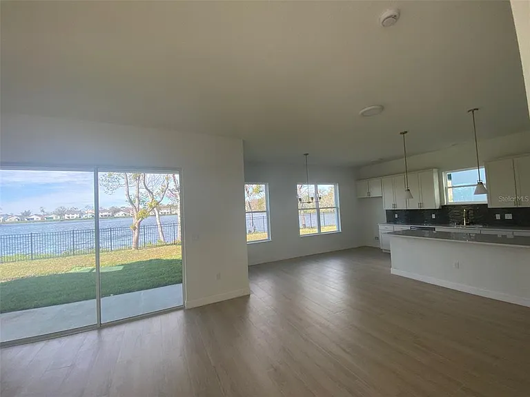 754 Reflection Lake Dr — Photo 4