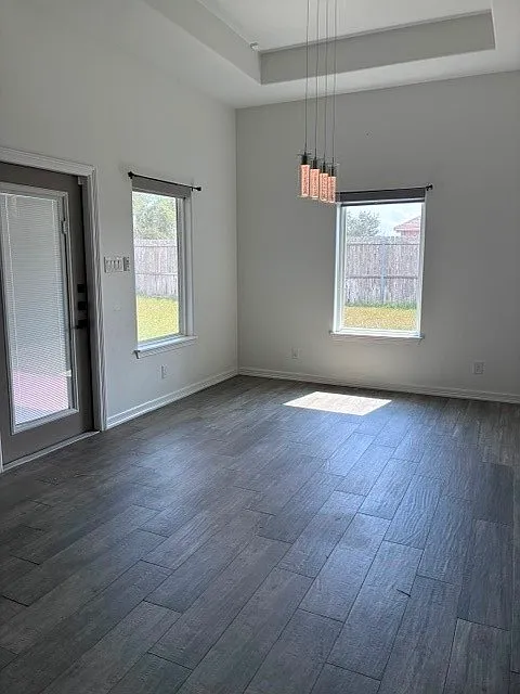 3 bed, 2.0 bath, 1881 sqft, $2,600 — Photo 3