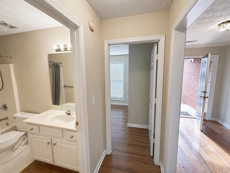 500 Liverpool Ct — Photo 6