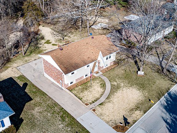 3rd image of 1306 Satinwood Dr