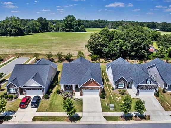 3rd image of 905 Antler Meadow Way