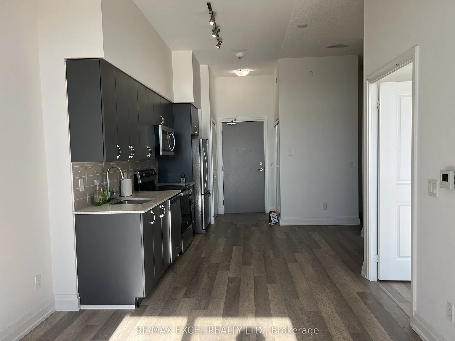 2 bed, $2,400 — Photo 4