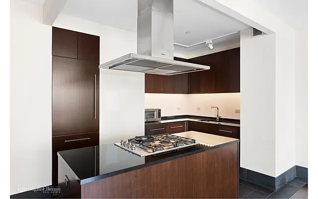 Rented by Douglas Elliman | media 19