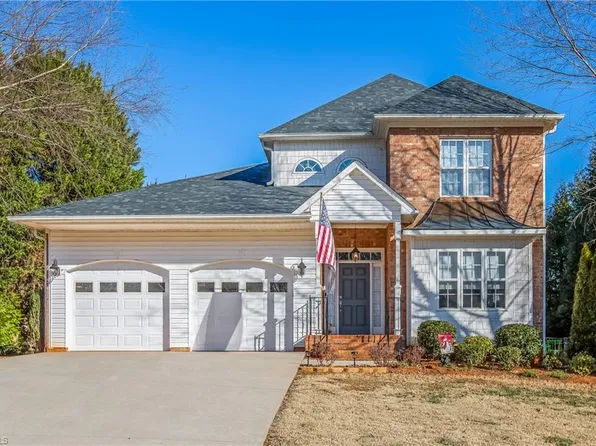 200 Scottsdale Dr, Advance, NC 27006