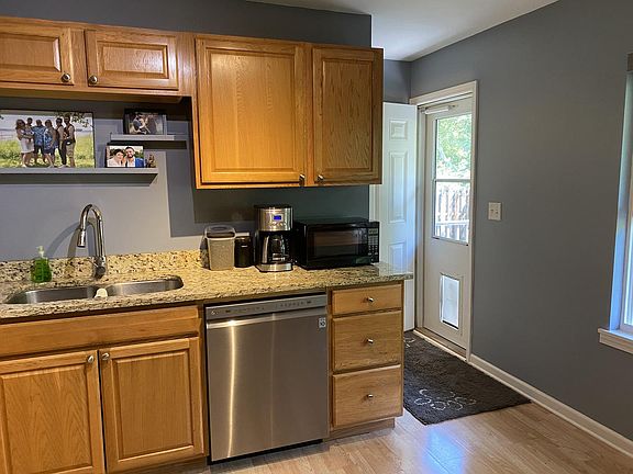 5th image of 250 Schryver Ave
