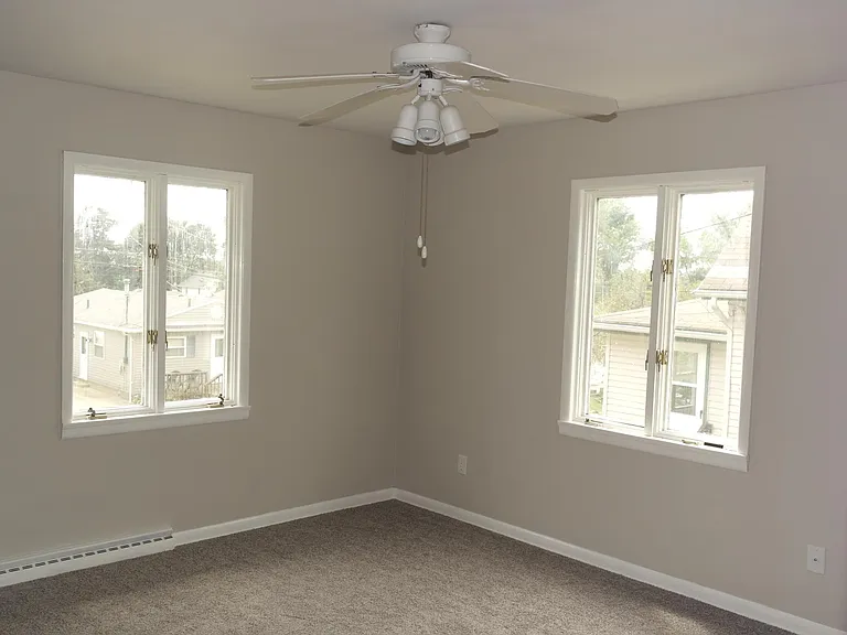 1033 Silvercrest Ave — Photo 2