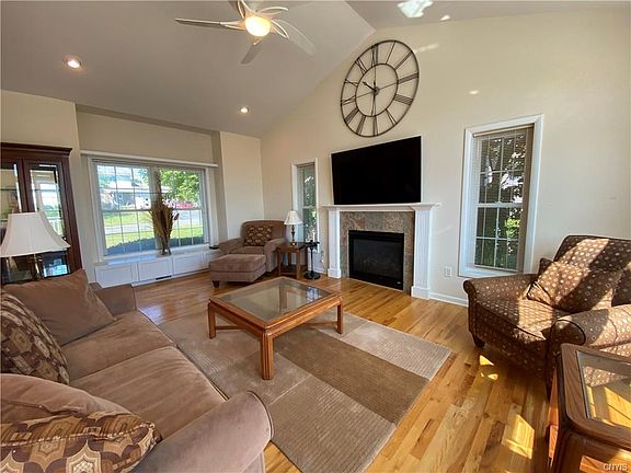 3rd image of 65 Heritage Cir