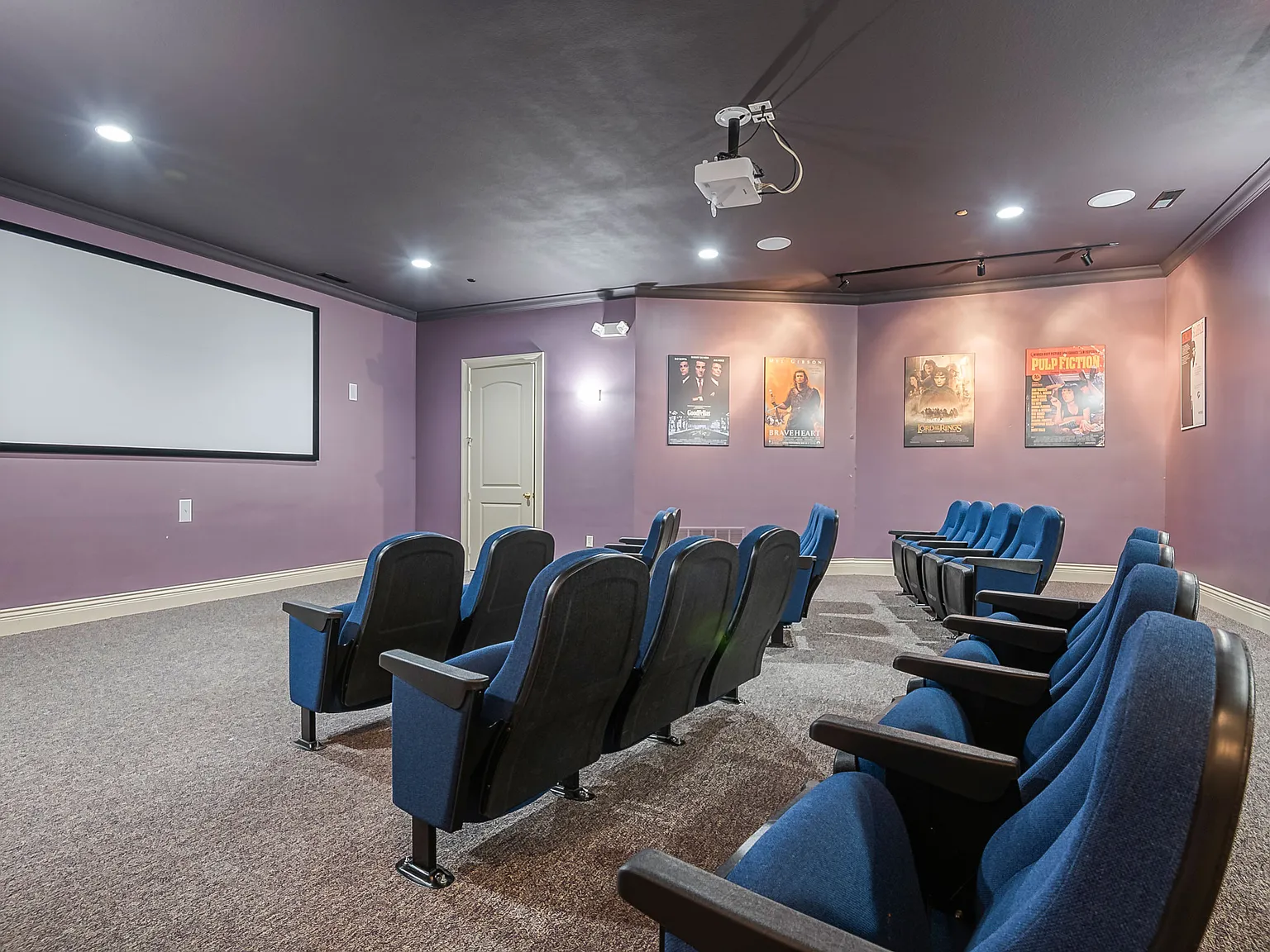 Owens Lake Commons Apartments & Townhomes — Photo 4