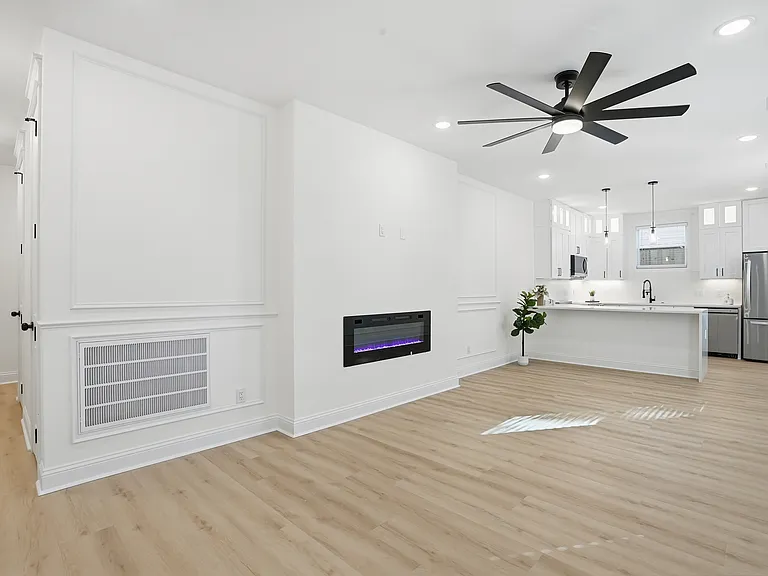 1228 E Anderson St #B — Photo 6