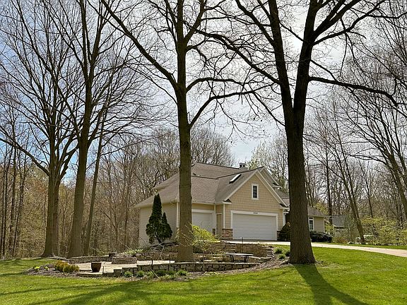 3rd image of 10940 Derick Dr
