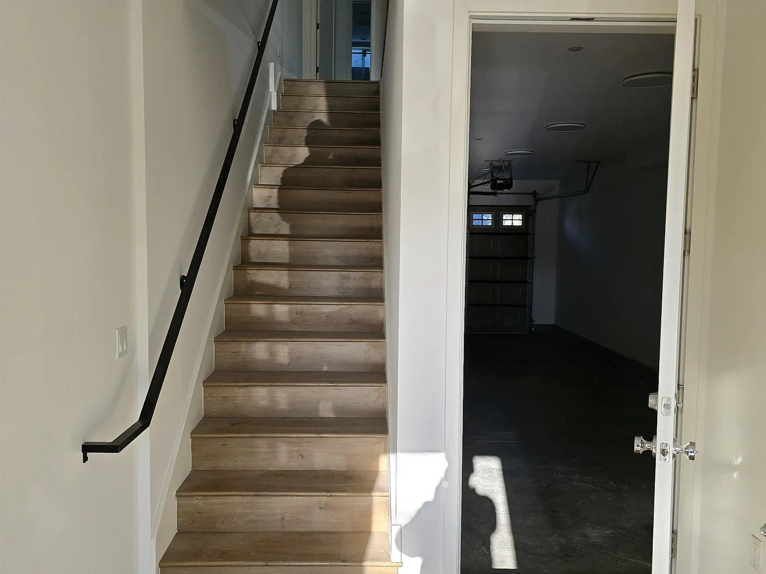 3 bed, 3.5 bath, 1600 sqft, $4,850 — Photo 3