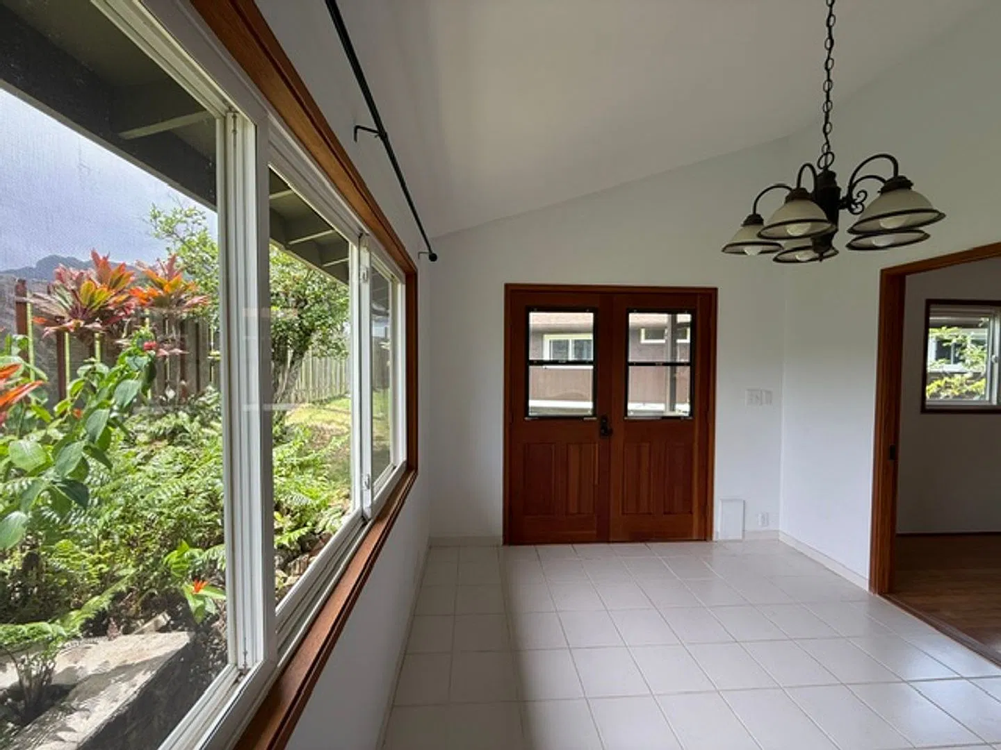 One Bed, One Bath, One Parking In Kaneohe — Photo 4