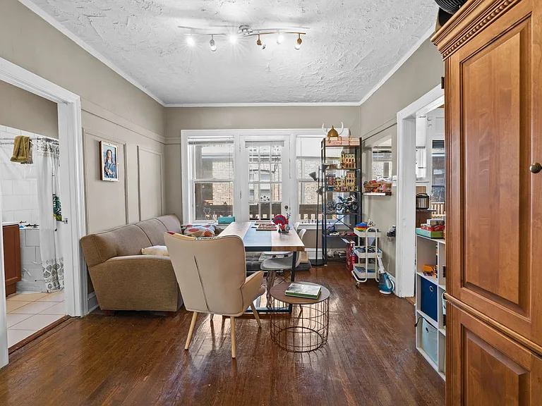 3501 N Pine Grove Ave — Photo 10
