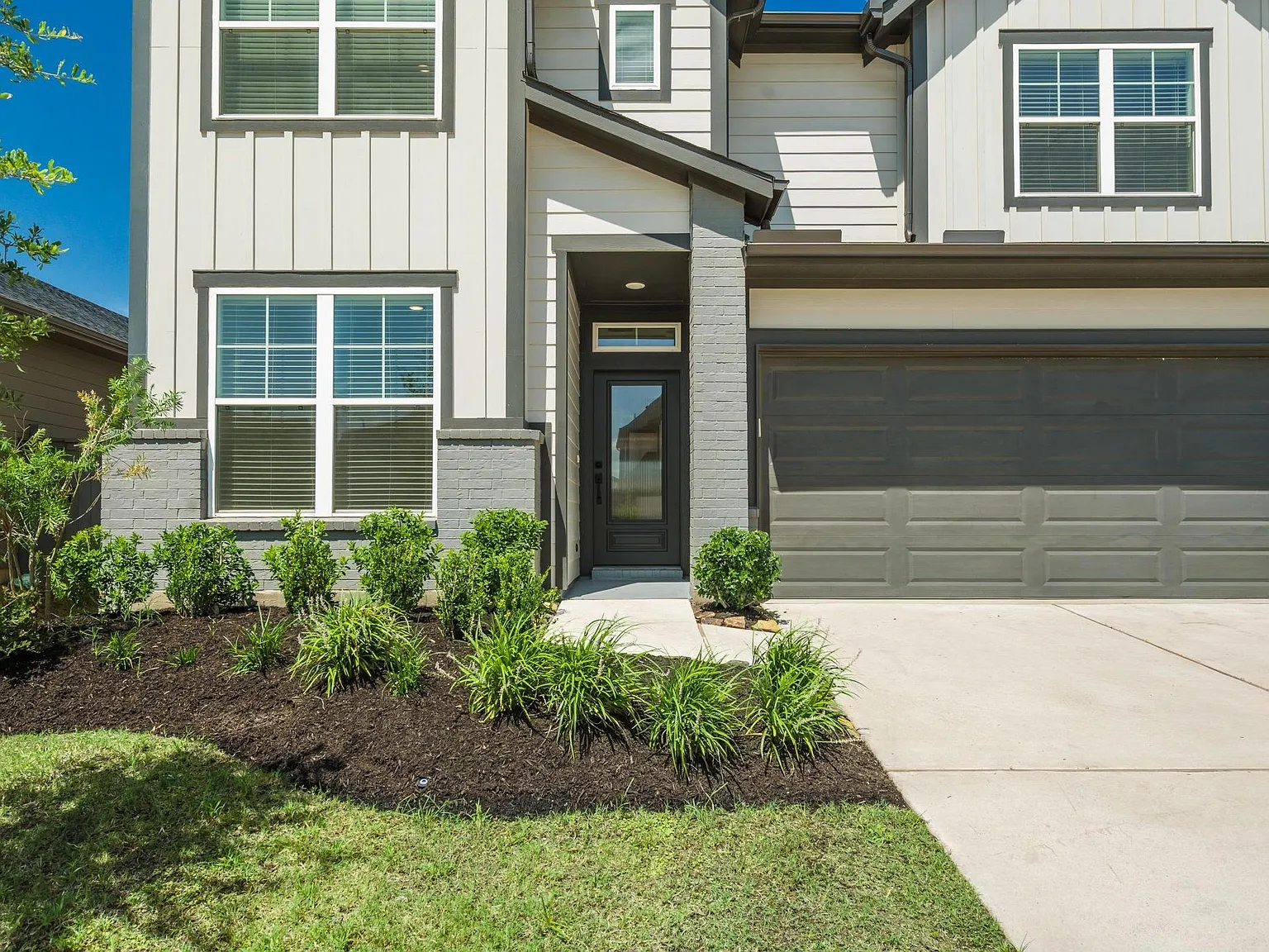 4 bed, 2.5 bath, 2666 sqft, $2,875 — Photo 4